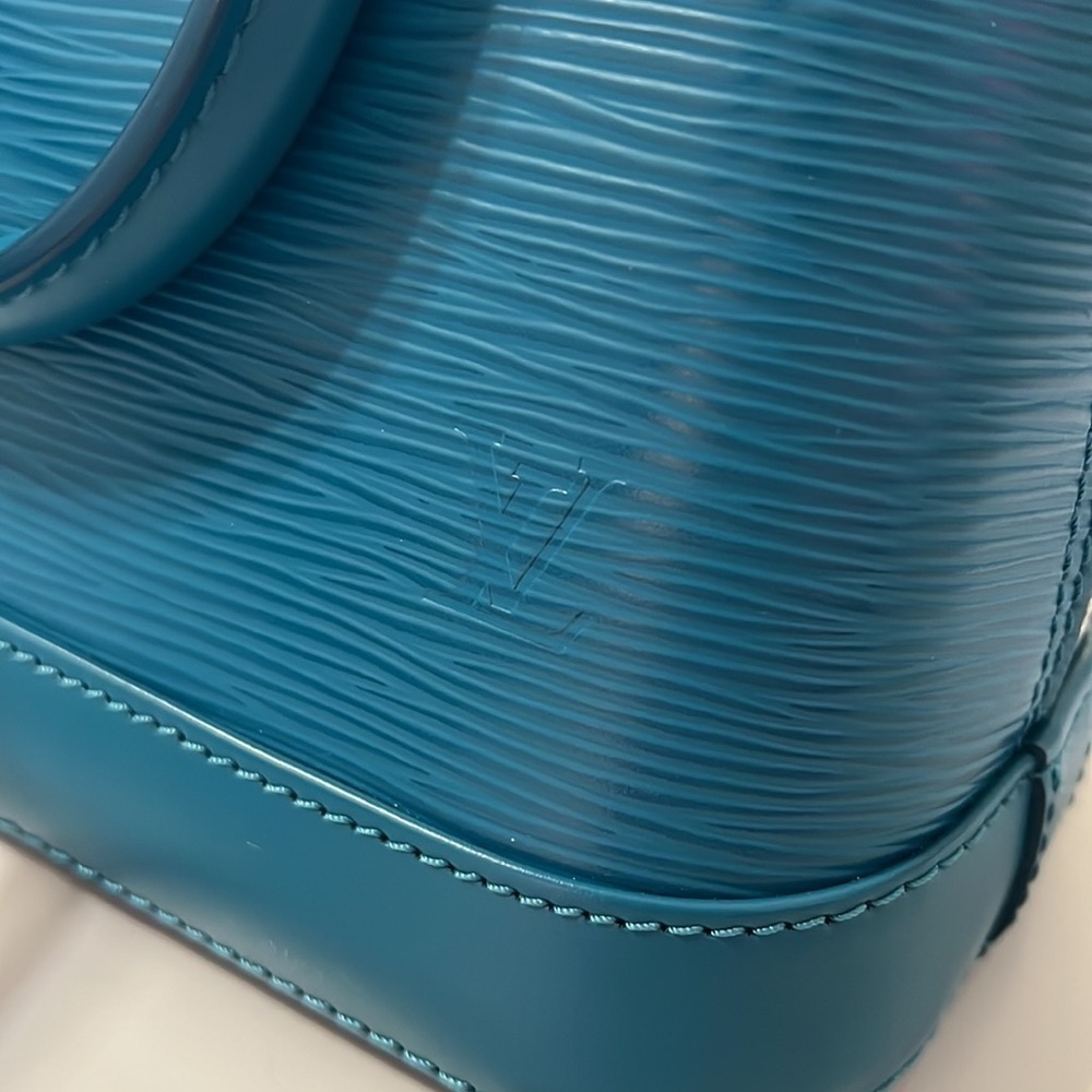 Authentic Louis Vuitton Alma BB Epi Leather - Picture 7 of 11